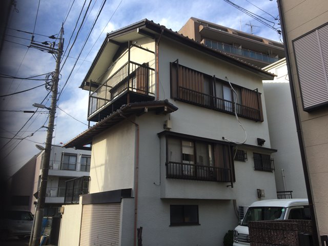 東京都練馬区豊玉北の木造2階建て家屋解体工事前の様子です。